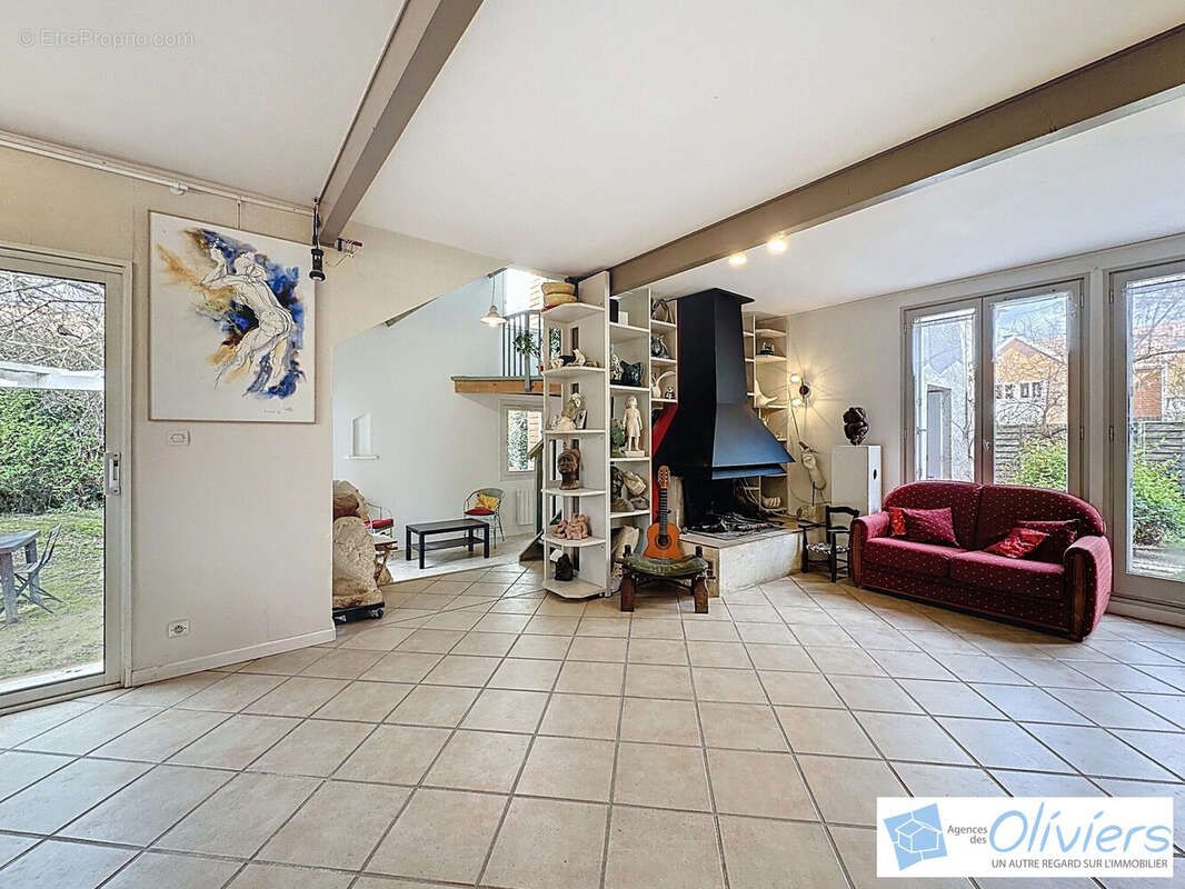 Maison à VOISINS-LE-BRETONNEUX