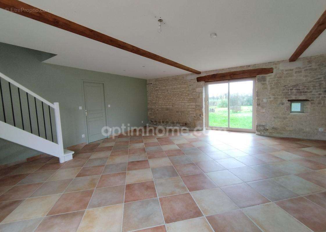 CHARENTE/AIGRE. Maison en pierre rénovée, 3 chambres(poss 4) avec jardin clos 1169 m² (gite ou chambres d'hôtes) - photo 5