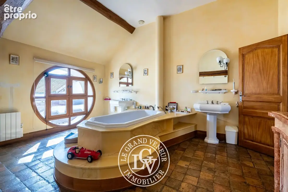 Proche fontainebleau - propriété de caractère avec piscine et maison de gardien sur un beau terrain de 5 500 m² - photo 17