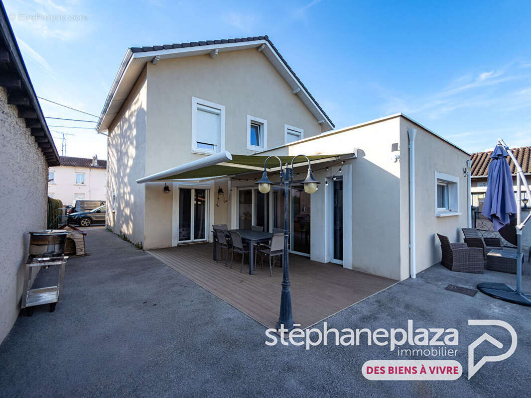 Maison rénovée 160m²  - Très belle cuisine 50m²  -5 chambres - Garage - Terrain 828m² - photo 4