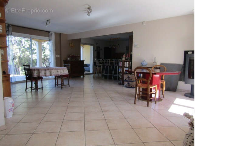 Villa plain pied 140m² sur 1000m² de terrain avec piscine, Donzère 379 000HAI - photo 4