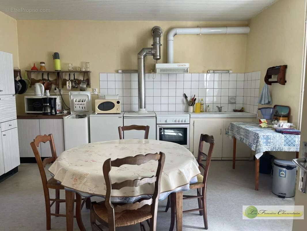Appartement à Aigre  - photo 13