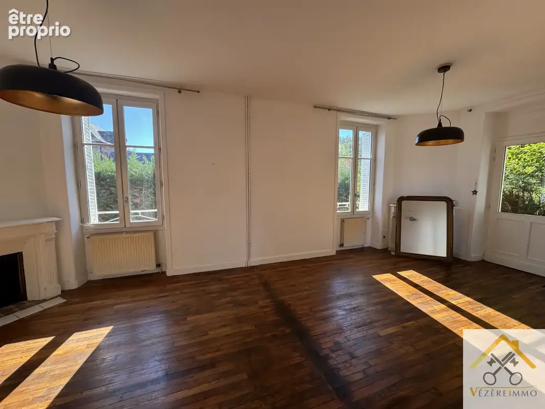 Maison bourgeoise en pierres en plein coeur de Saint Viance - photo 2