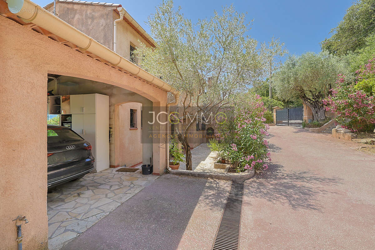 Villa T8 190m2 hab + Dépendance + Piscine + Vue dominante - photo 22