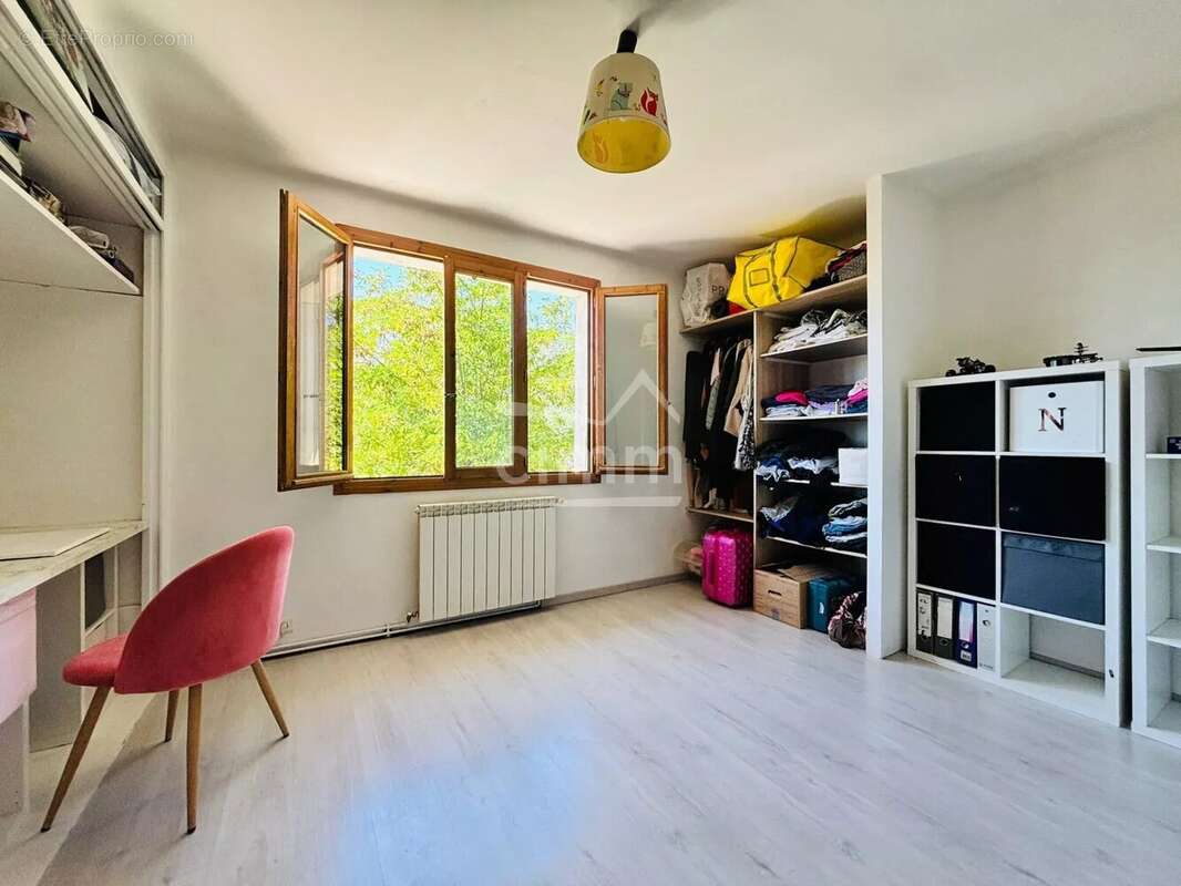 Maison à LARAGNE-MONTEGLIN