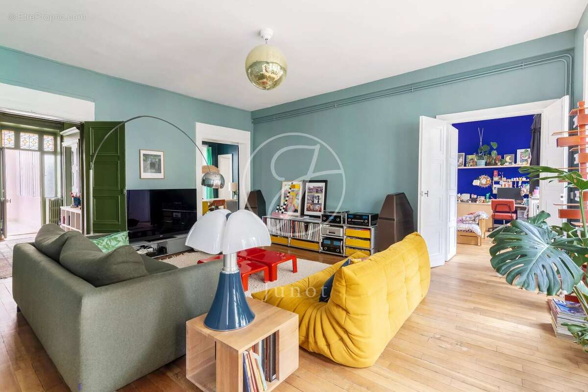 Appartement à PARIS-9E