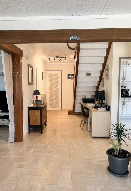 Maison en pierre 177 m² - 5 chambres - Terrain 1 200 m² - Villeneuve-sur-Lot - photo 2