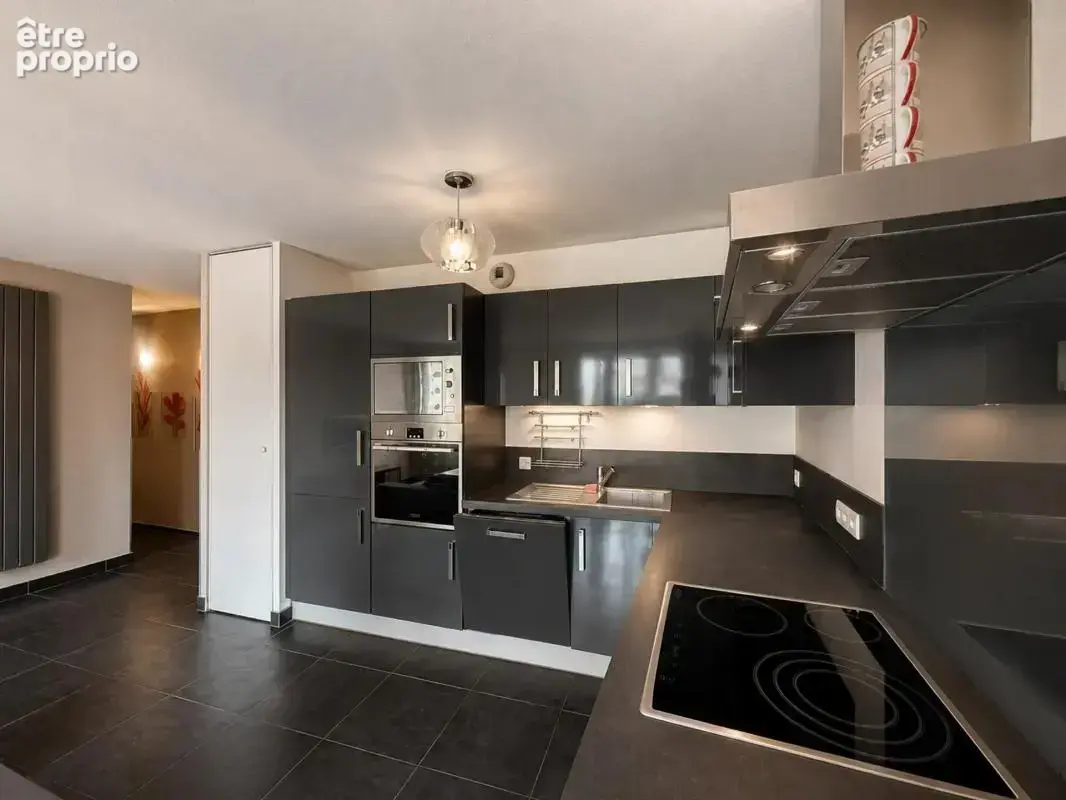 Appartement récent F3 de 67 m² avec parking et piscine - photo 7