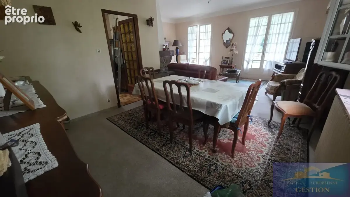Maison élevée sur deux niveaux avec terrain et garage - photo 4