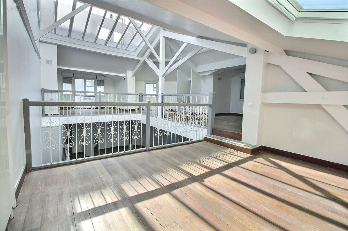 Appartement à LA GARENNE-COLOMBES