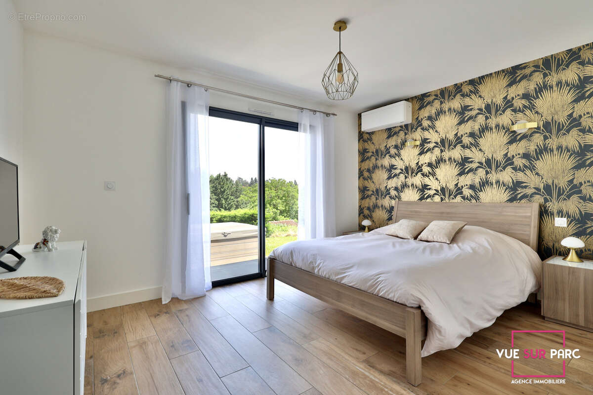 Maison à LA TOUR-DE-SALVAGNY