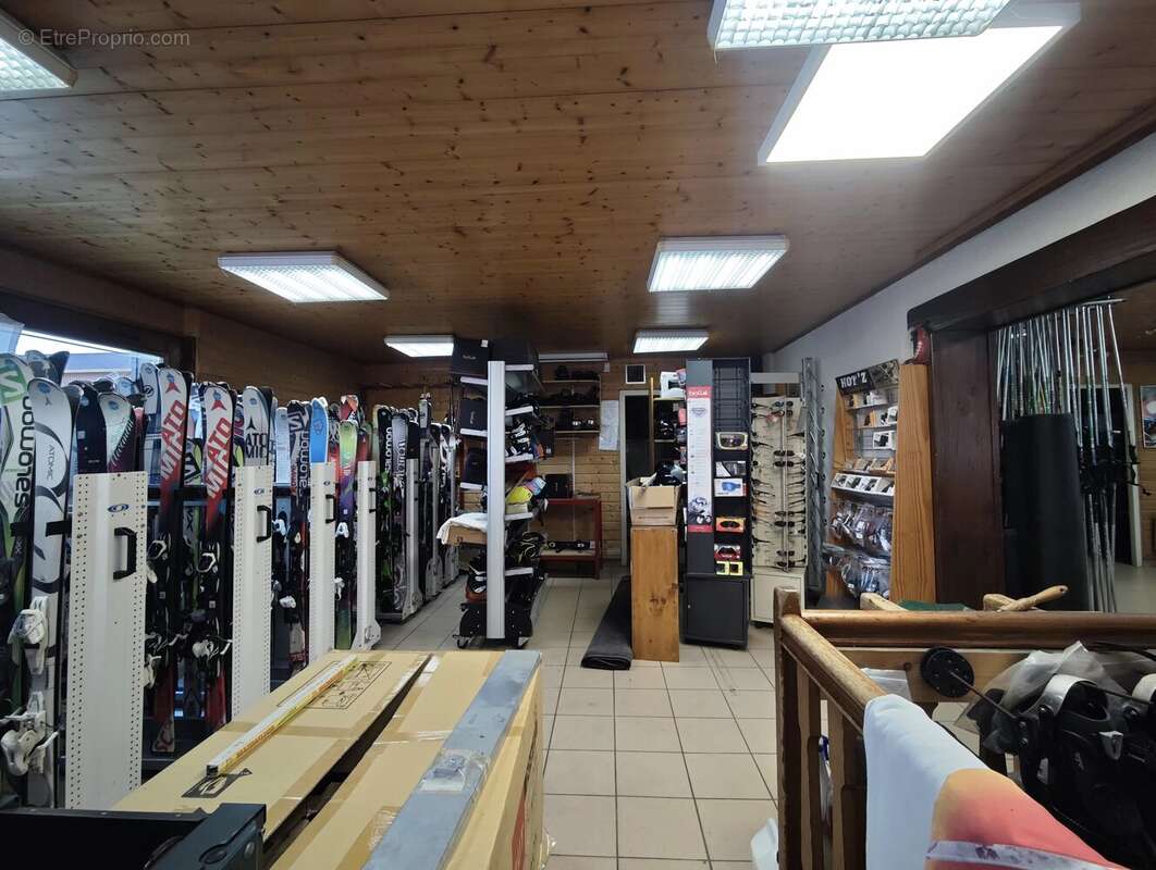 Commerce à MORILLON