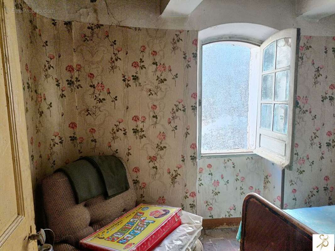 Maison 51 m² à Regusse  - photo 4