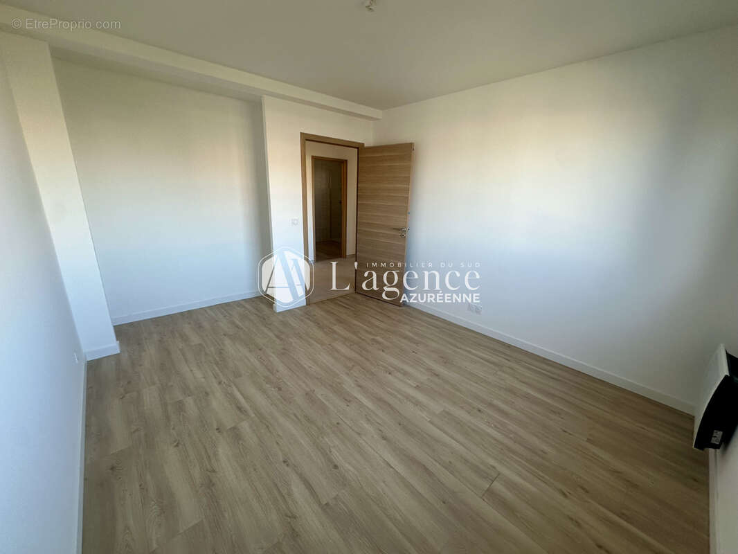 Appartement à SAINT-LAURENT-DU-VAR