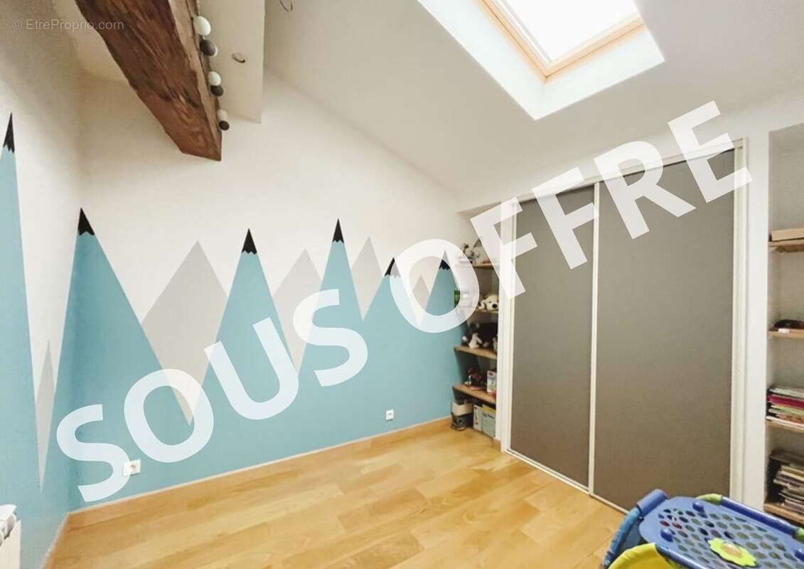 Appartement 94 m² à Fontaines-Saint-Martin  - photo 7