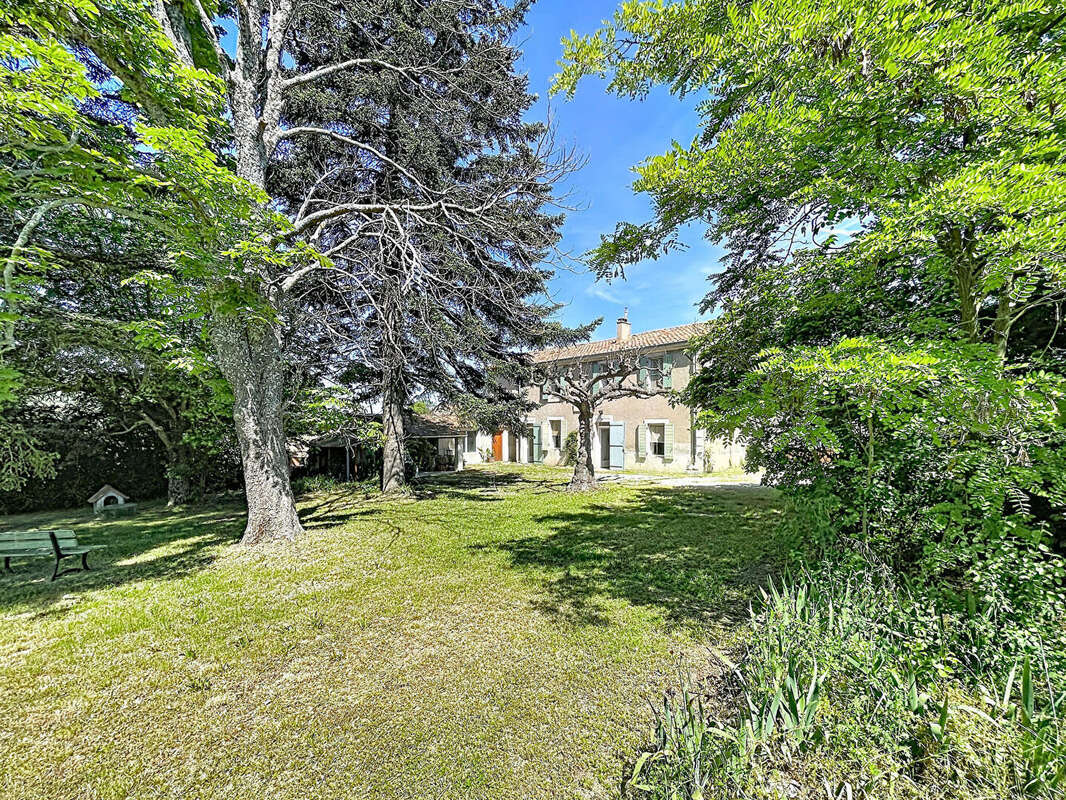 Maison à LE PUY-SAINTE-REPARADE