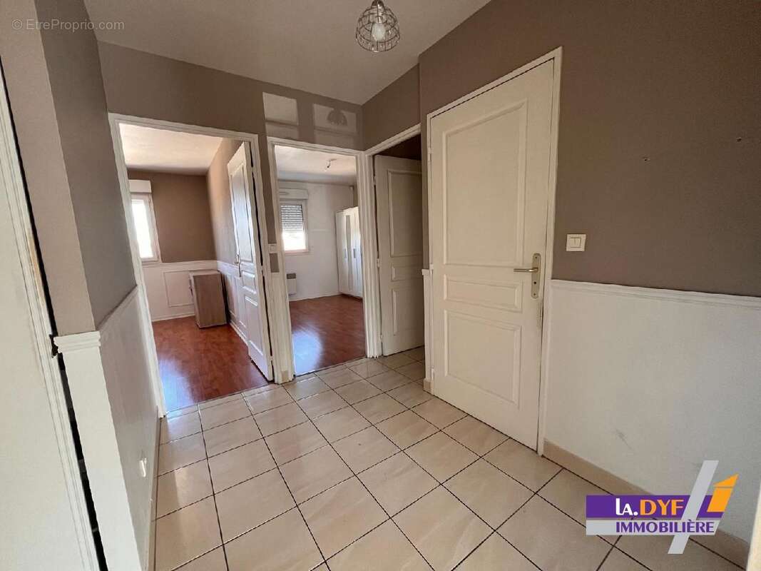 Appartement à VAUJOURS