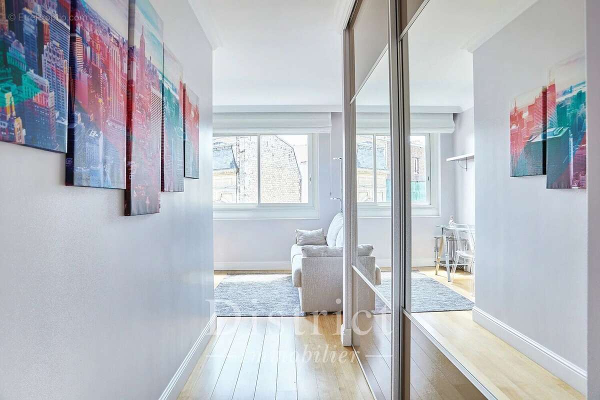Appartement à PARIS-16E