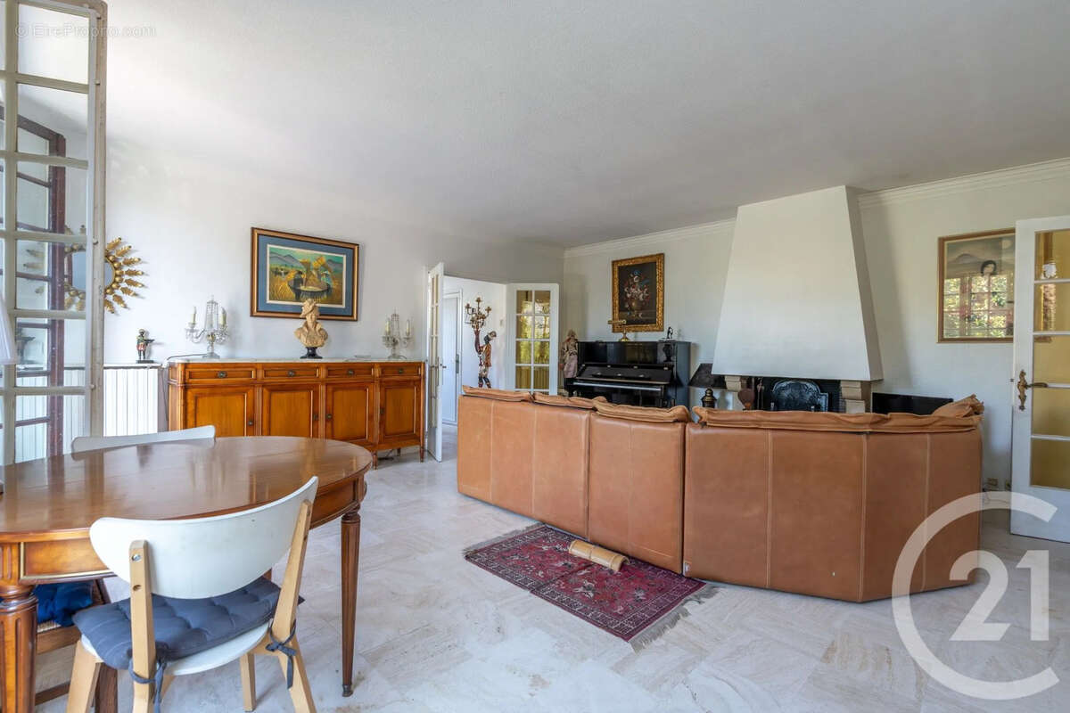 Maison à SAINT-MAUR-DES-FOSSES