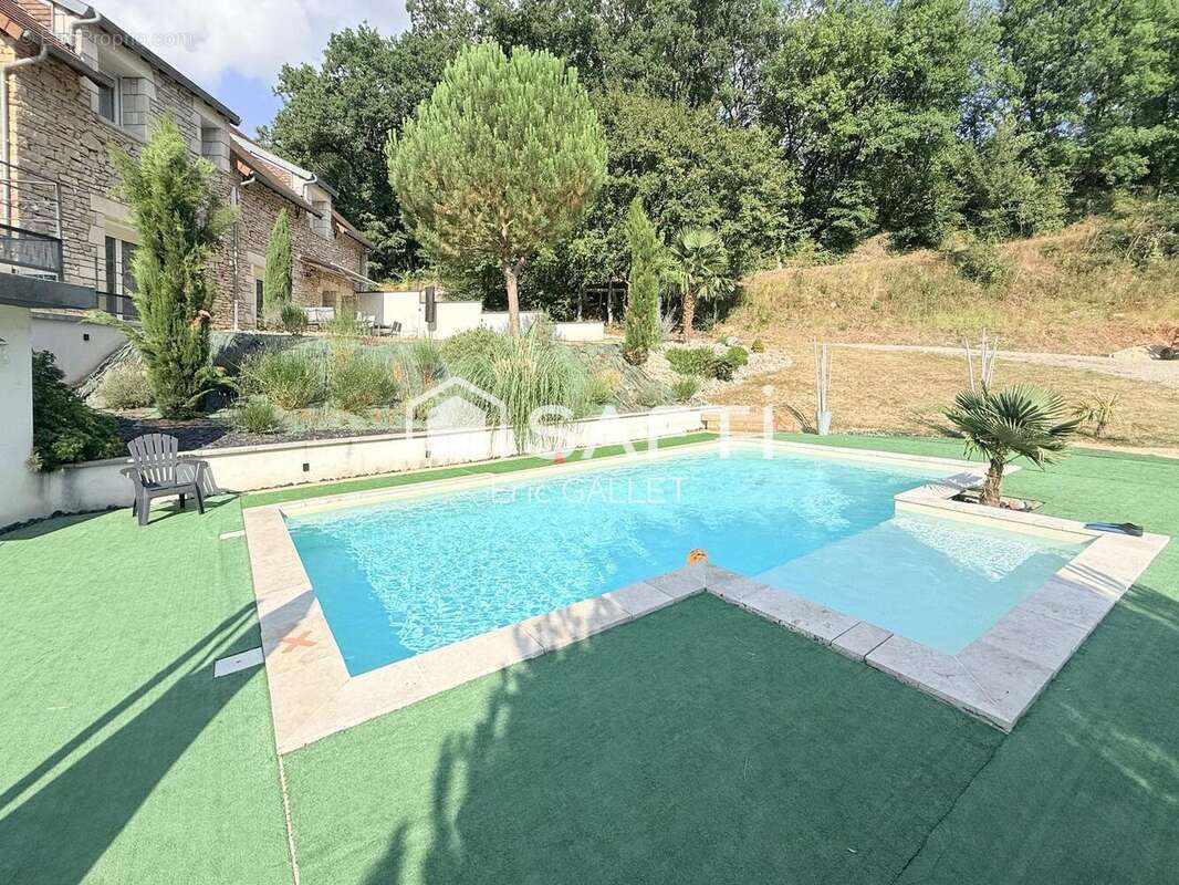 Maison 171 m² à Chasteaux  - photo 2