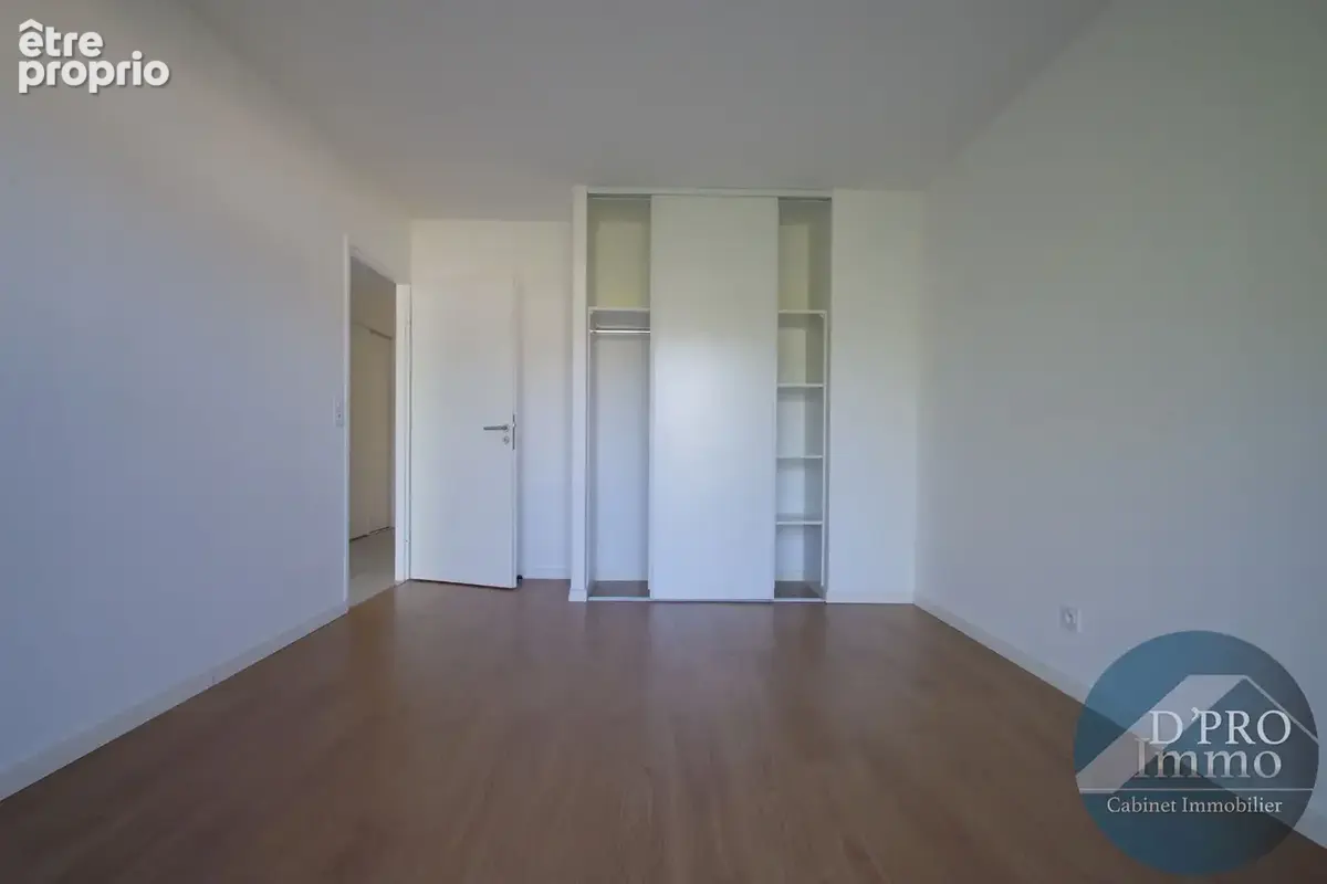 T4 de 83,04 m² - Dernier étage - Terrasse de 13 m² - Parking - Cave - photo 5