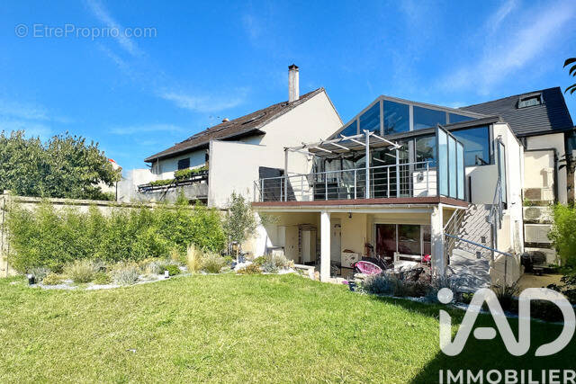 Photo 1 - Maison à VILLENEUVE-LE-ROI