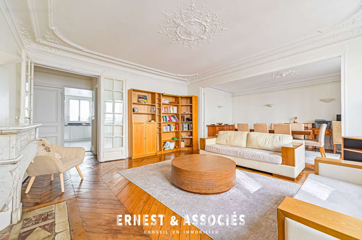 Appartement à PARIS-10E