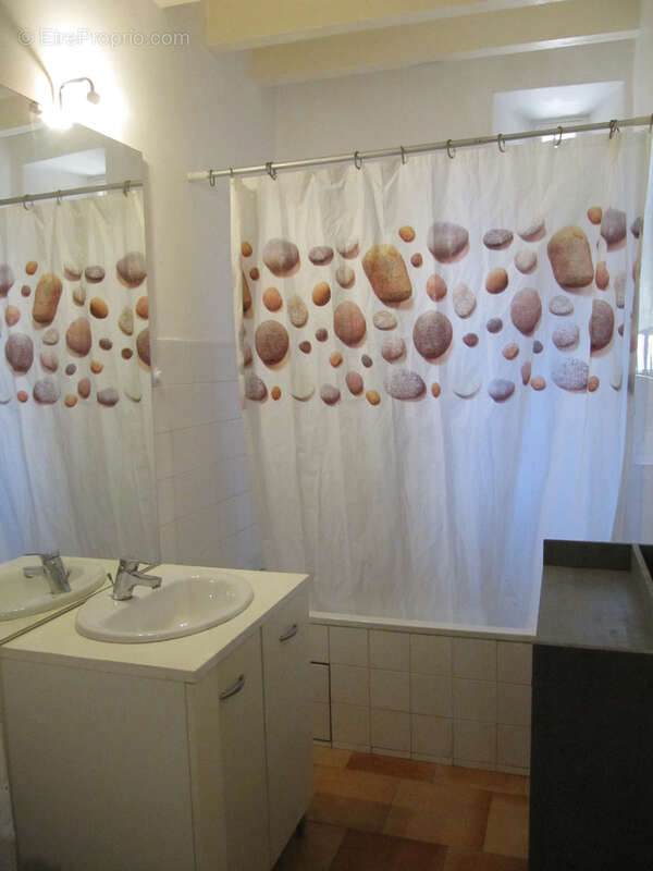 Appartement à PRIGNAC-ET-MARCAMPS