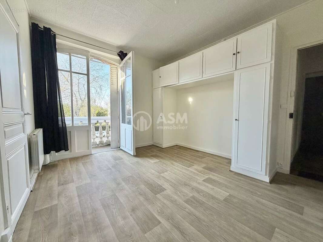 Appartement à LA GARENNE-COLOMBES