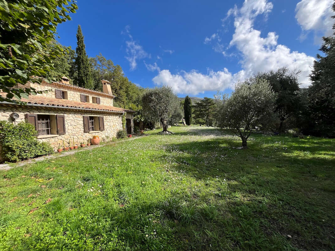 Maison à SAINT-VALLIER-DE-THIEY
