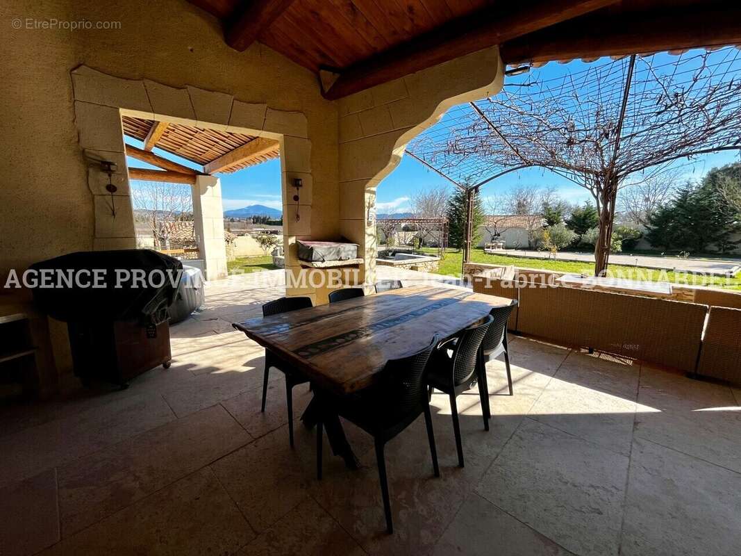 Maison à SAINTE-CECILE-LES-VIGNES