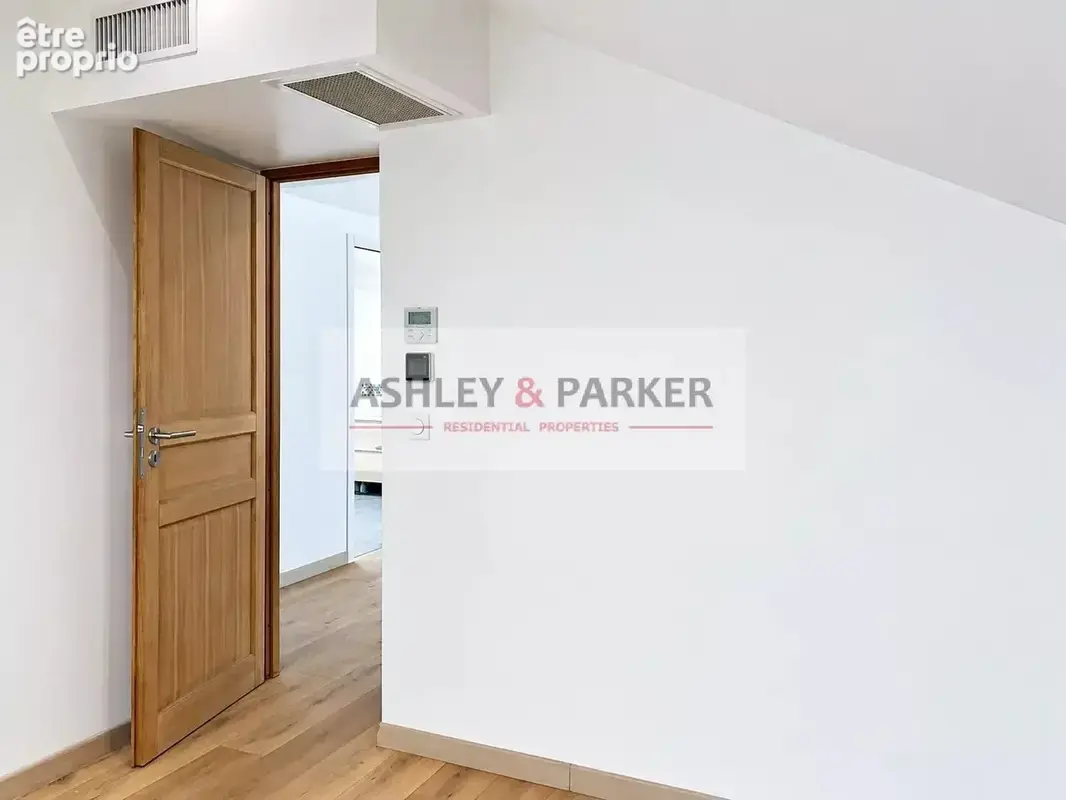 NICE GAIRAUT – VILLA LAETITIA – Appartement 4 pièces de caractère avec volumes, mezzanine, vue verdure et extérieur à aménager - photo 28