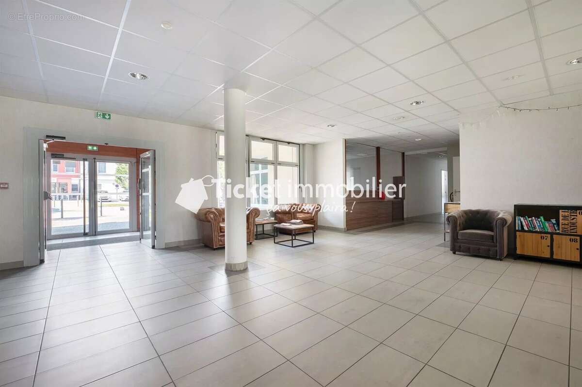 Appartement t3 61m2 cornebarrieu avec balcon, deux places de parking, concierge etc... - photo 14