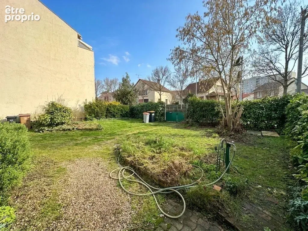 Maison 4 pièces de 62m² sur 280m² de terrain, grande garage de 35m² proche autoroute et tram T4 - photo 2