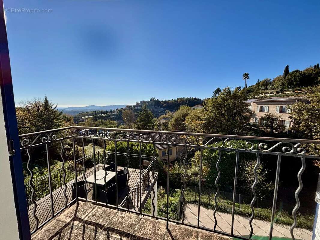 Maison à CHATEAUNEUF-GRASSE