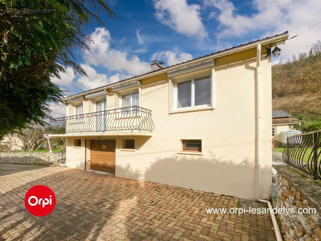 Maison à COURCELLES-SUR-SEINE