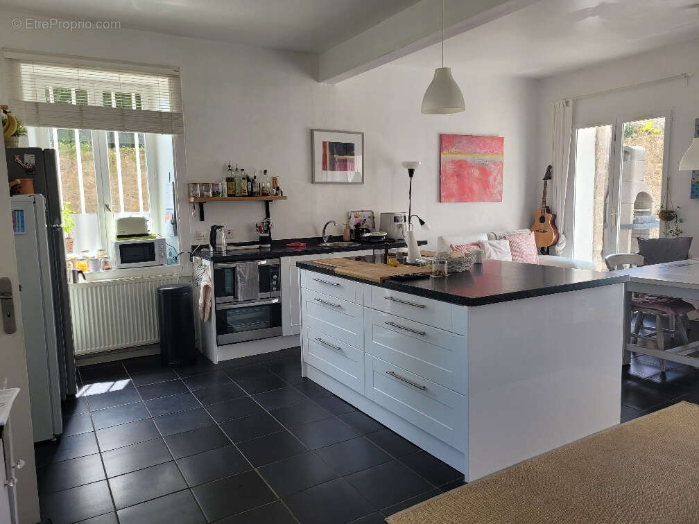 Jolie maison en Pierre F4 en coeur de village ! - photo 3