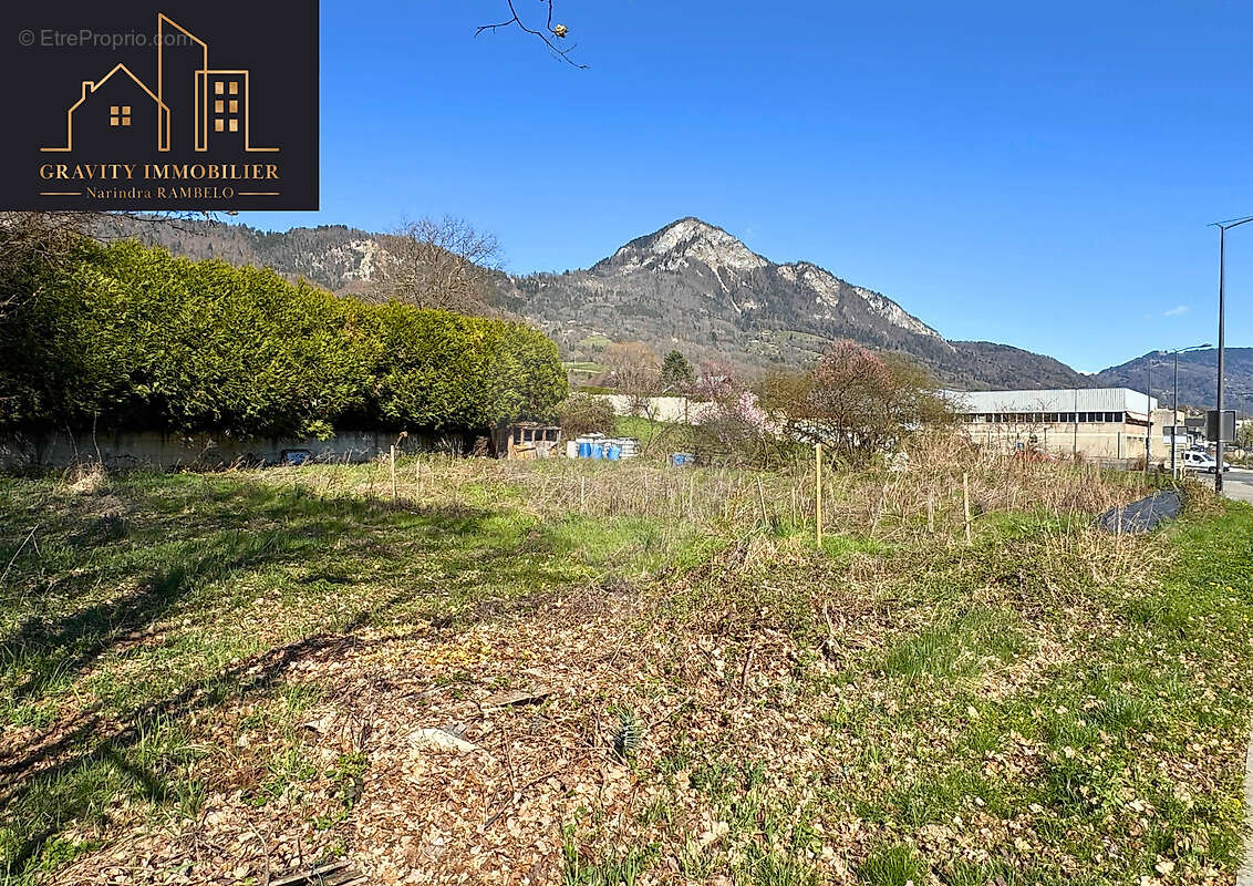 Terrain à MARIGNIER