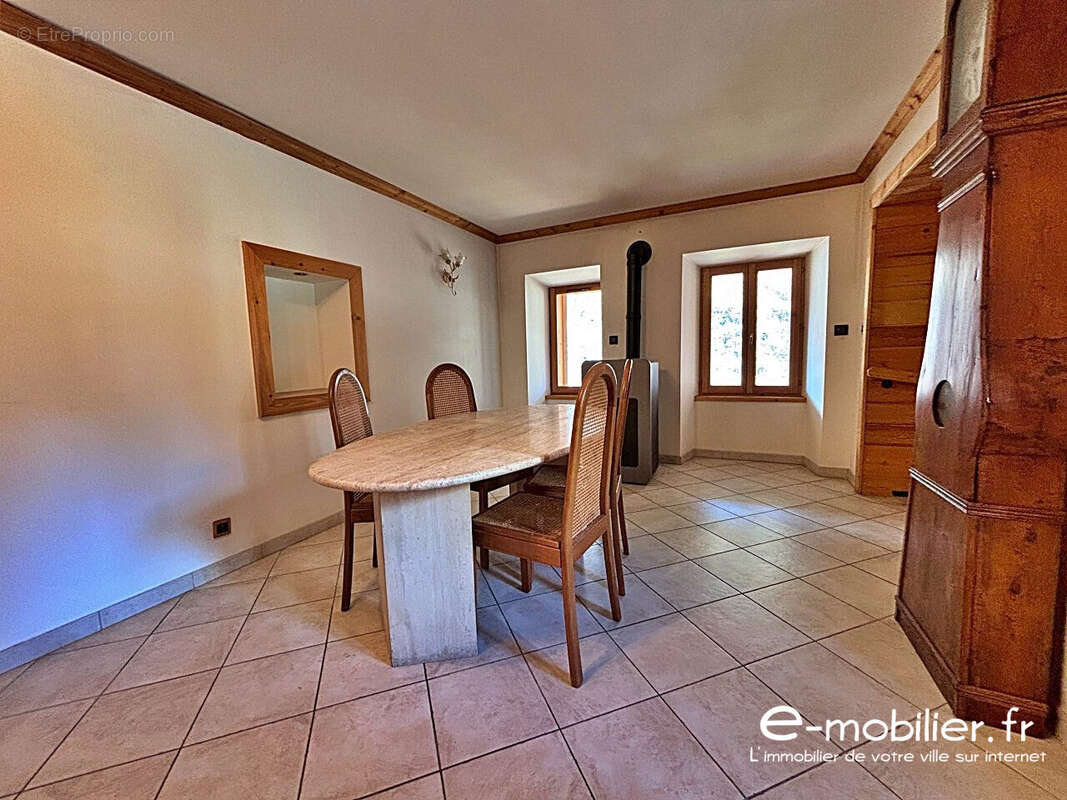 Maison à SAINT-MARCEL