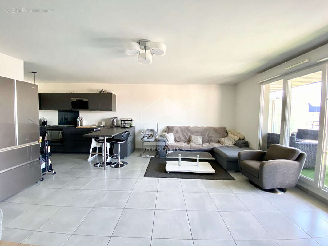 Appartement à MARSEILLE-4E