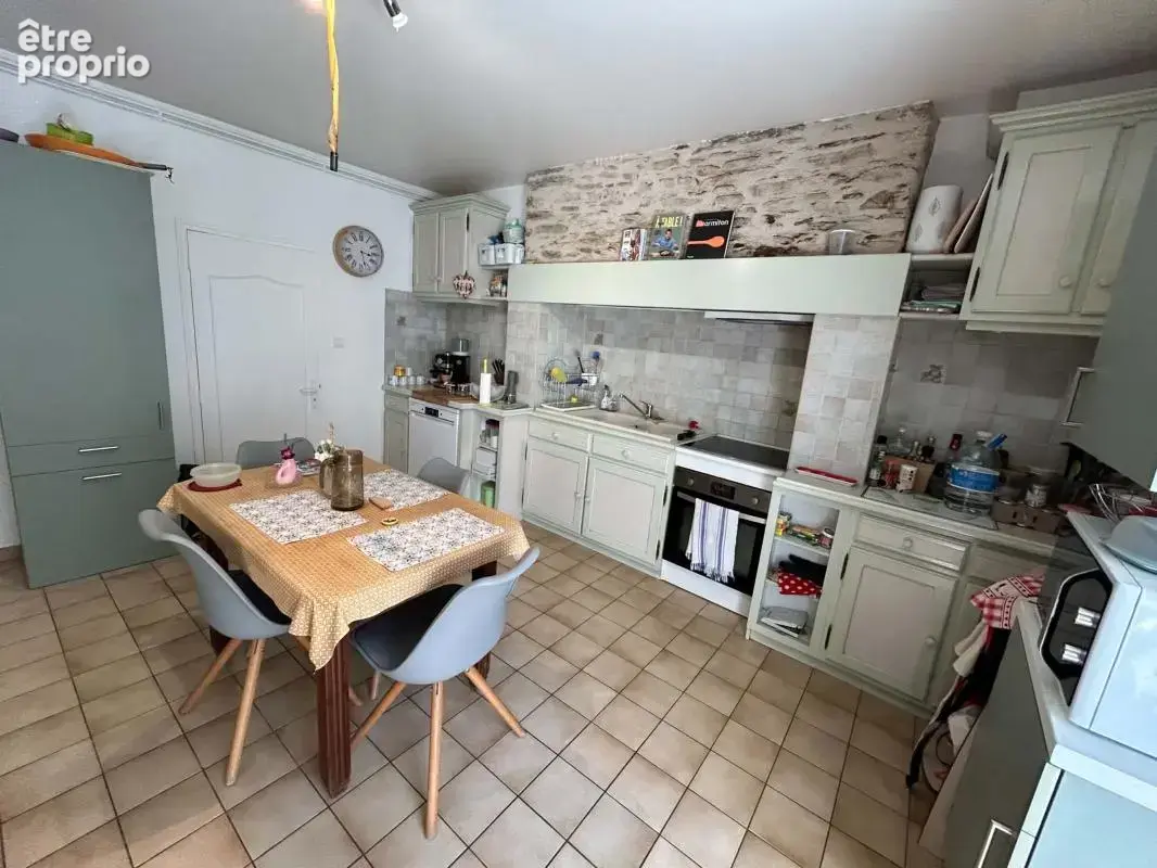 Maison 175 m² à Saint-Yrieix-La-Perche  - photo 5