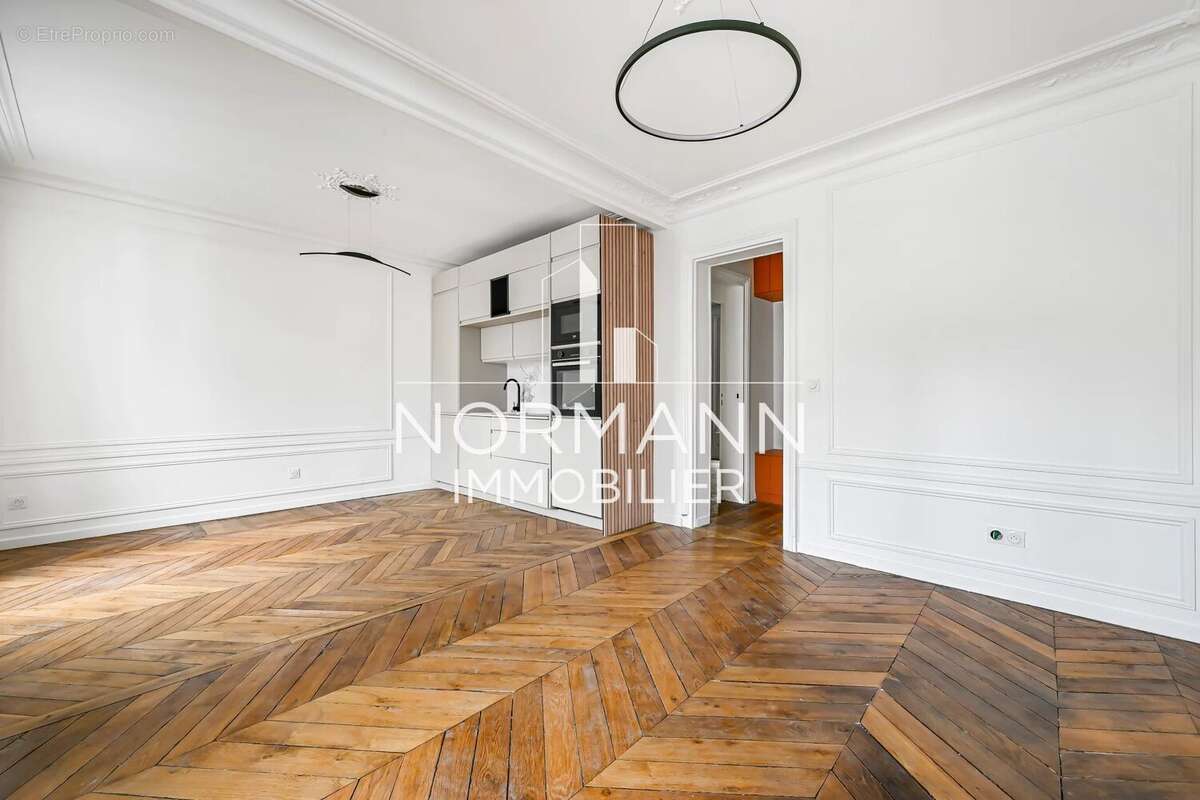 Appartement à PARIS-17E