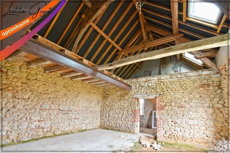 Maison à rénover avec atelier, grange et dépendances – Chemilly (03) - photo 10