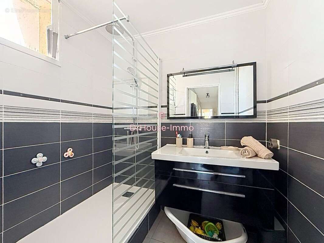 Appartement 66 m² à Vitrolles  - photo 9