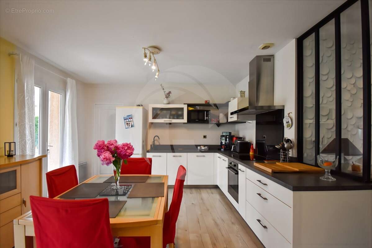 Maison 93 m² à Saint-Etienne-De-Tulmont  - photo 3