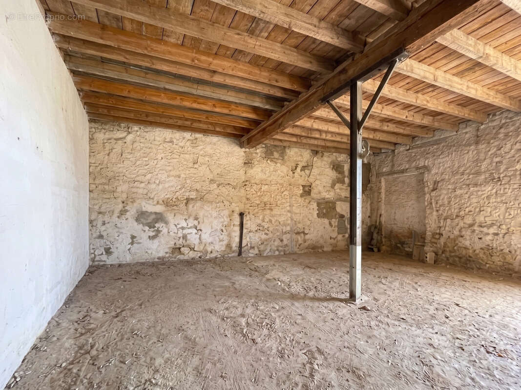Grande grange de plain-pied au cœur de Fay-aux-Loges - photo 2