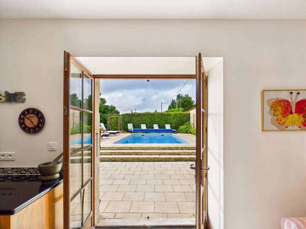 Maison à SAINT-PIERRE-DE-JUILLERS