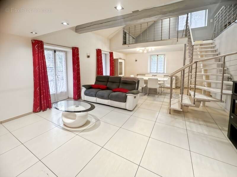 Maison rénovée 6 pièces sous sol total piscine - photo 25