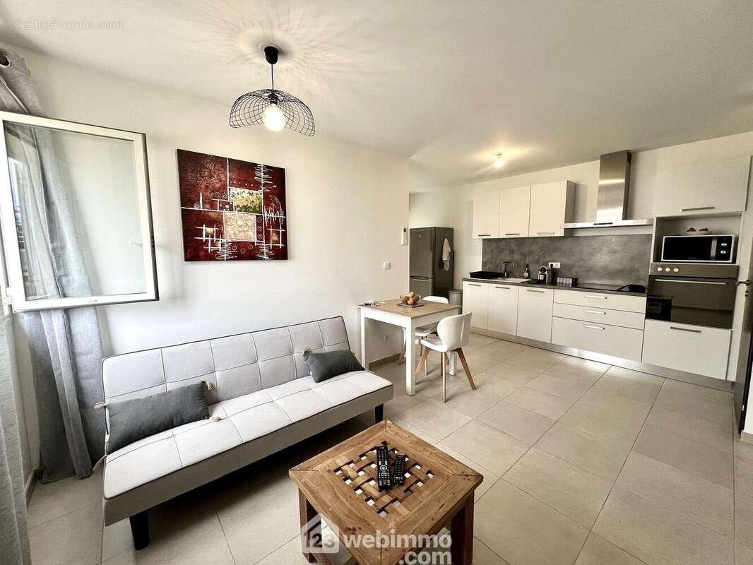 Un séjour cuisine ouvert de 23m2 - Appartement à LUCCIANA