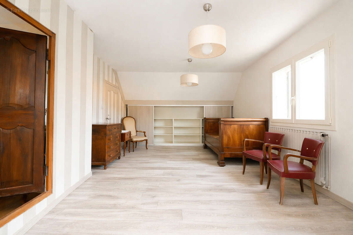 Maison à CORCELLES-LES-MONTS